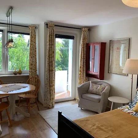 Sunny And Comfortable Double Bedroom Apartment