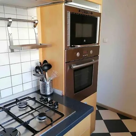 Sunny And Comfortable Double Bedroom Apartment *